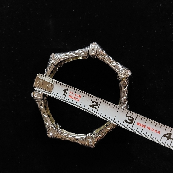 Silver Alloy with White Rhinestones Stretch Bracelet - Picture 5 of 5